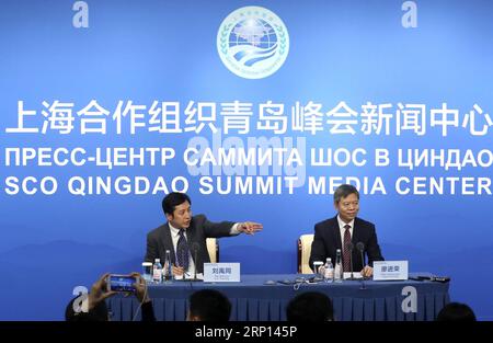 (180608) -- QINGDAO, 8. Juni 2018 -- Liao Jinrong (R), Leiter der Abteilung für internationale Zusammenarbeit mit dem Ministerium für öffentliche Sicherheit, nimmt im Vorfeld des 18. SCO-Gipfels in Qingdao an einer Pressekonferenz über Sicherheitskooperationen zwischen mitgliedstaaten der Shanghai Cooperation Organization (SCO) Teil. ostchinesische Provinz Shandong, 8. Juni 2018.)(lmm) (SCO-GIPFEL) CHINA-QINGDAO-SCO-SECURITY-COOPERATION-PRESS CONFERENCE (CN) YinxGang PUBLICATIONxNOTxINxCHN Stockfoto