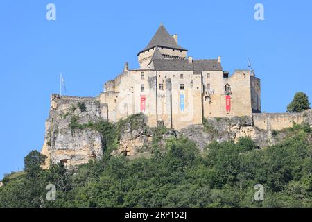 Le château fort de Castelnaud abrite le musée de la guerre au Moyen Âge et domine la Dordogne. Architektur, Histoire, Moyen âge, rivière, Natur, Nocke Stockfoto