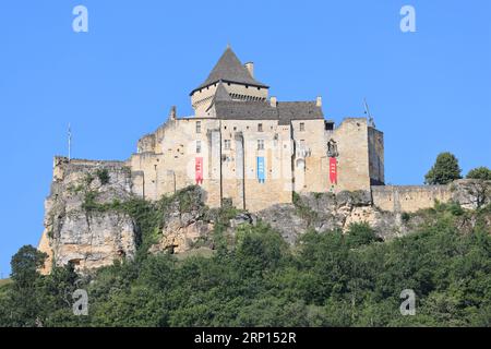 Le château fort de Castelnaud abrite le musée de la guerre au Moyen Âge et domine la Dordogne. Architektur, Histoire, Moyen âge, rivière, Natur, Nocke Stockfoto