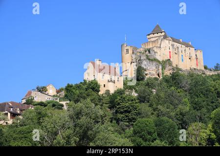 Le château fort de Castelnaud abrite le musée de la guerre au Moyen Âge et domine la Dordogne. Architektur, Histoire, Moyen âge, rivière, Natur, Nocke Stockfoto