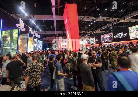 (180613) -- LOS ANGELES, 13. Juni 2018 -- Gamers Crowd auf der Electronic Entertainment Expo 2018 (E3 2018) in Los Angeles, USA, am 12. Juni 2018.) (yy) U.S.-LOS ANGELES-E3 ZhaoxHanrong PUBLICATIONxNOTxINxCHN Stockfoto