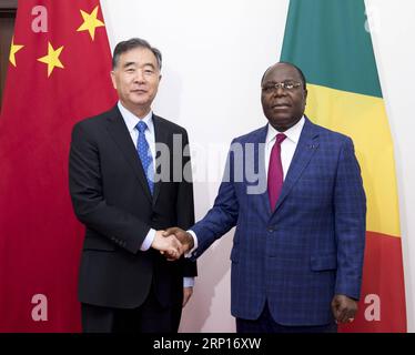 (180613) -- BRAZZAVILLE, 13. Juni 2018 -- Wang Yang (L), Vorsitzender des Nationalen Komitees der politischen Beratungskonferenz des chinesischen Volkes, trifft sich am 12. Juni 2018 in Brazzaville, der Republik Kongo, mit dem kongolesischen Premierminister Clement Mouamba. Auf Einladung von Pierre Ngolo, Präsident des Senats der Republik Kongo, besuchte Wang das afrikanische Land vom 11. Bis 13. Juni offiziell freundlich. )(mcg) REPUBLIK KONGO-CHINA-WANG YANG-VISIT DingxHaitao PUBLICATIONxNOTxINxCHN Stockfoto