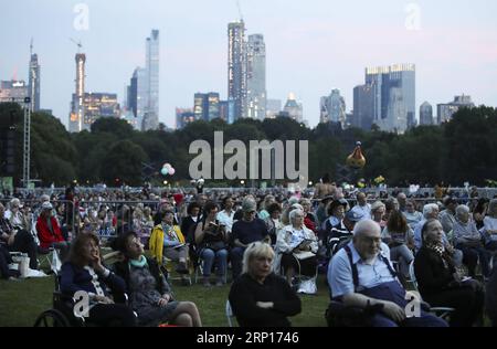 (180614) -- NEW YORK, 14. Juni 2018 -- Menschen genießen Musik während eines kostenlosen Freiluftkonzerts der New York Philharmonic im Central Park von New York, USA, am 13. Juni 2018. Die New York Philharmonic Concerts in the Parks sind zu einem beliebten Sommerereignis in New York geworden, da die Menschen Musik in der natürlichen Umgebung genießen können. ) U.S.-NEW YORK-CENTRAL PARK-NEW YORK PHILHARMONIC-OUTDOOR KONZERT WANGXYING PUBLICATIONXNOTXINXCHN Stockfoto