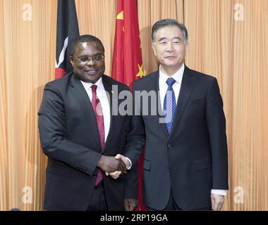 (180619) -- NAIROBI, 19. Juni 2018 -- Wang Yang (R), Vorsitzender des Nationalen Komitees der Politischen Konsultativkonferenz des chinesischen Volkes (CPPCC), trifft sich am 18. Juni 2018 mit dem kenianischen Senatssprecher Kenneth Lusaka in Nairobi, Kenia. Wang besuchte Kenia von Samstag bis Dienstag auf Einladung von Justin Muturi, Sprecher der kenianischen Nationalversammlung. (lmm) KENYA-CHINA-WANG YANG-VISIT DingxHaitao PUBLICATIONxNOTxINxCHN Stockfoto