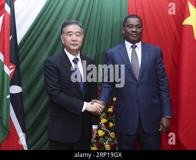 (180619) -- NAIROBI, 19. Juni 2018 -- Wang Yang (L), Vorsitzender des Nationalen Komitees der Politischen Konsultativkonferenz des chinesischen Volkes (CPPCC), trifft sich am 18. Juni 2018 in Nairobi mit Justin Muturi, Sprecher der kenianischen Nationalversammlung. Wang besuchte Kenia von Samstag bis Dienstag auf Einladung von Justin Muturi. (lmm) KENYA-CHINA-WANG YANG-VISIT PangxXinglei PUBLICATIONxNOTxINxCHN Stockfoto