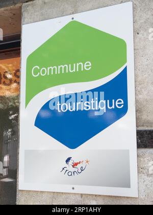 Bordeaux, Frankreich - 08 28 2023 : Logo der Kommune touristique und der französische Markentext bedeutet das Länderlabel der Touristenstadt auf französisch für die Tourismushilfe Stockfoto