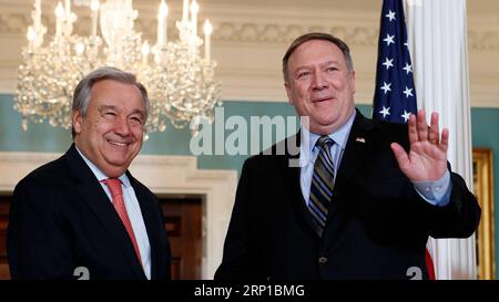 (180623) -- WASHINGTON, 23. Juni 2018 -- US-Außenminister Mike Pompeo (R) und UN-Generalsekretär Antonio Guterres nehmen an einer Fotogelegenheit Teil, bevor sie sich am 23. Juni 2018 im US-Außenministerium in Washington D.C., den Vereinigten Staaten, treffen. ) U.S.-WASHINGTON D.C.-POMPEO-GUTERRES-MEETING TINGXSHEN PUBLICATIONXNOTXINXCHN Stockfoto