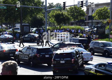 (180628) -- ANNAPOLIS (USA), 28. Juni 2018 -- Polizeibeamte sichern am 28. Juni 2018 den Schauplatz eines Massenschießens in Annapolis, der Hauptstadt des östlichen US-Bundesstaates Maryland. Fünf Menschen wurden am Donnerstagnachmittag bei einer Massenschießerei auf die lokale Tageszeitung Capital Gazette in Annapolis getötet, sagte die Polizei. US-ANNAPOLIS-ZEITUNGSDREH YangxChenglin PUBLICATIONxNOTxINxCHN Stockfoto