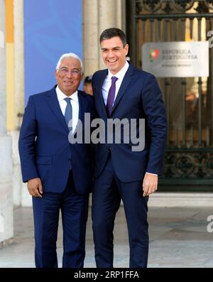 (180703) -- LISSABON, 3. Juli 2018 -- der portugiesische Premierminister Antonio Costa (L) trifft sich mit dem spanischen Premierminister Pedro Sanchez in Lissabon, der Hauptstadt Portugals, am 2. Juli 2018. ) (gj) PORTUGAL-LISSABON-SPANIEN-PM-MEETINGS ZhangxLiyun PUBLICATIONxNOTxINxCHN Stockfoto