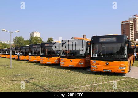 (180705) -- PEKING, 5. Juli 2018 () -- Foto aufgenommen am 31. August 2016 zeigt Busse des chinesischen Herstellers Yutong in Sofia, Bulgarien. MIT Schlagzeilen: China muss eine stärkere Botschaft für den freien Handel aussenden, wenn Premier Li Europa besucht. (/Zhan Xiaoyi) (nxl) Schlagzeilen: China will eine stärkere Botschaft für den freien Handel übermitteln, da Premierminister Li Europa Xinhua PUBLICATIONxNOTxINxCHN besucht Stockfoto