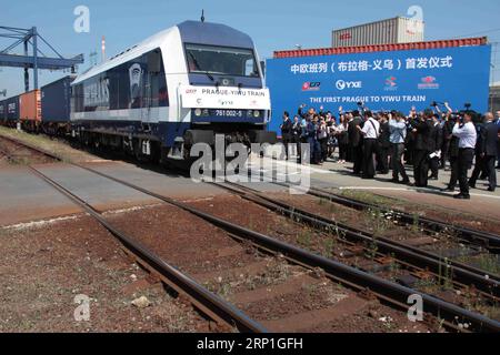 (180705) -- PEKING, 5. Juli 2018 () -- Foto vom 19. Juli 2017 zeigt einen Güterzug, der nach China Yiwu in Prag, Tschechien fährt. MIT Schlagzeilen: China muss eine stärkere Botschaft für den freien Handel übermitteln, wenn Premier Li Europa besucht.(/Kesnerova) (nxl) Schlagzeilen: China muss eine stärkere Botschaft für den freien Handel abgeben, wenn Premier Li Europa Xinhua PUBLICATIONxNOTxINxCHN besucht Stockfoto