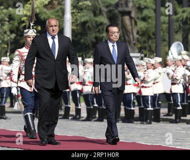 (180706) -- SOFIA, 6. Juli 2018 -- der chinesische Premierminister Li Keqiang nimmt an einer Begrüßungszeremonie Teil, die vom bulgarischen Premierminister Boyko Borissov vor ihren Gesprächen in Sofia, Bulgarien, am 6. Juli 2018 abgehalten wird. )(mcg) BULGARIA-SOFIA-LI KEQIANG-BORISSOV-TALKS (CN) DingxHaitao PUBLICATIONxNOTxINxCHN Stockfoto