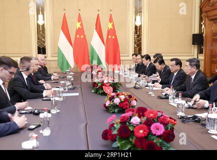 (180706) -- SOFIA, 6. Juli 2018 -- der chinesische Ministerpräsident Li Keqiang trifft sich am 6. Juli 2018 mit dem ungarischen Premierminister Viktor Orban in Sofia, Bulgarien. )(mcg) BULGARIEN-SOFIA-LI KEQIANG-UNGARISCHE PM-SITZUNG DingxHaitao PUBLICATIONxNOTxINxCHN Stockfoto