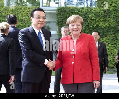 (180709) -- BERLIN, 9. Juli 2018 -- der chinesische Premierminister Li Keqiang (L) hält Gespräche mit der deutschen Bundeskanzlerin Angela Merkel in Berlin, 9. Juli 2018. ) (lmm) DEUTSCHLAND-BERLIN-CHINA-LI KEQIANG-ANGELA MERKEL-TALKS LixTao PUBLICATIONxNOTxINxCHN Stockfoto