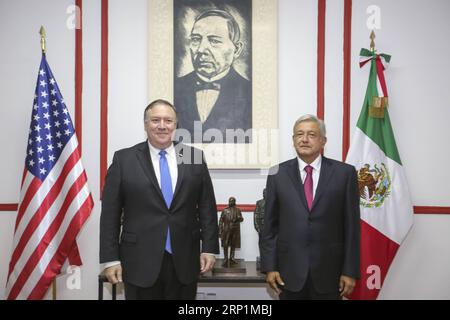 (180714) -- MEXIKO-STADT, 14. Juli 2018 -- der designierte mexikanische Präsident Andres Manuel Lopez Obrador (R) und US-Außenminister Mike Pompeo posieren für Fotos während ihres Treffens in Mexiko-Stadt, der Hauptstadt Mexikos, am 13. Juli 2018. STR) (cr) (da) MEXIKO-MEXIKO CITY-U.S.-VISIT e STR PUBLICATIONxNOTxINxCHN Stockfoto