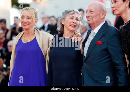 Jamie Bernstein, Nina Bernstein Simmons und Alex Bernstein bei der Premiere des Kinofilms 'Maestro' auf der Biennale di Venezia 2023 / 80. Internationale Filmfestspiele von Venedig im Palazzo del Cinema. Venedig, 02.09.2023 Stockfoto