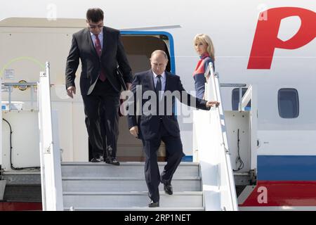 (180716) -- HELSINKI, 16. Juli 2018 -- der russische Präsident Wladimir Putin (Front) kommt am 16. Juli 2018 in Helsinki an. Der russische Präsident Wladimir Putin kam am Montagmittag zum ersten offiziellen bilateralen Gipfel mit seinem US-Amtskollegen Donald Trump. FINNLAND-HELSINKI-RUSSLAND-PUTIN-ANKUNFT MattixMatikainen PUBLICATIONxNOTxINxCHN Stockfoto