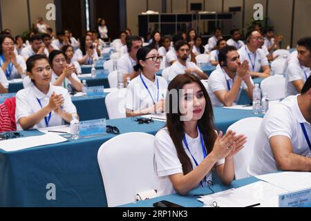 (180716) -- QINGDAO, 16. Juli 2018 -- Teilnehmer nehmen an der Eröffnungszeremonie des dritten Jugendcampus der Shanghai Cooperation Organization (SCO) in Qingdao, ostchinesische Provinz Shandong, 16. Juli 2018 Teil. Der SCO Youth Campus 2018 wurde am Montag in Qingdao eröffnet. Mehr als 200 Teilnehmer aus SCO-Mitgliedern und beobachterstaaten sind an der Veranstaltung, die bis Sonntag in Qingdao und Peking stattfindet, anwesend. )(mcg) CHINA-SHANDONG-QINGDAO-SCO JUGEND CAMPUS (CN) LixZiheng PUBLICATIONxNOTxINxCHN Stockfoto