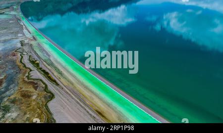 (180718) -- PEKING, 18. Juli 2018 -- Foto aufgenommen am 26. Juni 2017 zeigt eine Luftaufnahme des Tangra-Yumco-Sees in Nagqu, südwestchinesische Autonome Region Tibet.) (Zwx) Xinhua Schlagzeilen: Das Qinghai-Tibet-Plateau ist noch immer eine der saubersten Regionen der Erde PurbuxZhaxi PUBLICATIONxNOTxINxCHN Stockfoto