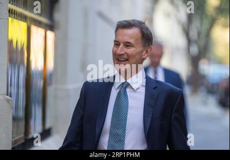 London, Vereinigtes Königreich. September 2023. Der Schatzkanzler Jeremy Hunt wird in Westminster gesehen, als er in politischen Sonntagsshows auftritt. Credit: Tayfun Salci / Alamy Live News Stockfoto