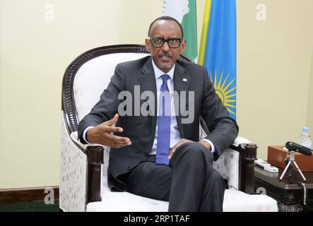 (180723) -- KIGALI, 23. Juli 2018 -- der ruandische Präsident Paul Kagame spricht während eines Interviews mit chinesischen Medien in Kigali, Ruanda, 17. Juli 2018. Die Beziehungen zwischen Ruanda und China sind stärker geworden, und die von China vorgeschlagene Belt and Road Initiative hat die Entwicklung weltweit, einschließlich Afrika, gefördert und Win-Win-Ergebnisse erzielt, sagte der ruandische Präsident Paul Kagame im Interview. (gj) RUANDA-KIGALI-PRÄSIDENT-INTERVIEW LuxTianran PUBLICATIONxNOTxINxCHN Stockfoto