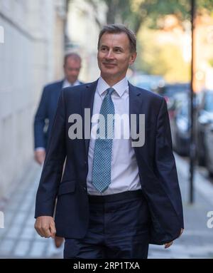 London, England, Großbritannien. September 2023. Der Schatzkanzler JEREMY HUNT ist in Westminster zu sehen, als er in politischen Shows am Sonntag auftritt. (Bild: © Tayfun Salci/ZUMA Press Wire) NUR REDAKTIONELLE VERWENDUNG! Nicht für kommerzielle ZWECKE! Stockfoto