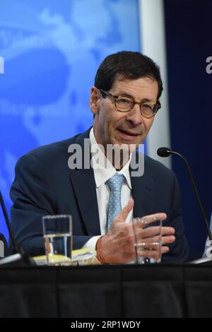 (180725) -- WASHINGTON, 25. Juli 2018 -- Maurice Obstfeld, Wirtschaftsberater und Forschungsdirektor des Internationalen Währungsfonds (IWF), spricht auf einer Pressekonferenz zum kürzlich veröffentlichten externen Sektorbericht 2018 in Washington D.C., USA, am 24. Juli 2018. ) US-WASHINGTON D.C.-IWF-EXTERNER SEKTORBERICHT YANGXCHENGLIN PUBLICATIONXNOTXINXCHN Stockfoto