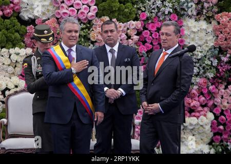 (180808) -- BOGOTA, 8. August 2018 -- der kolumbianische Präsident Ivan Duque (Front L) nimmt am 7. August 2018 an seiner Vereidigung auf dem Bolivar-Platz in Bogota, der Hauptstadt Kolumbiens, Teil. COLPRENSA) (lrz) KOLUMBIEN-BOGOTA-VEREIDIGUNGSZEREMONIE DES PRÄSIDENTEN DiegoxPineda PUBLICATIONxNOTxINxCHN Stockfoto