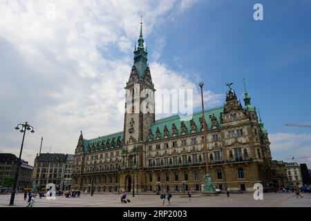 Hamburg, Deutschland - 16. Juni 2023: Rathaus oder Hamburger Rathaus am Rathausmarkt. Stockfoto