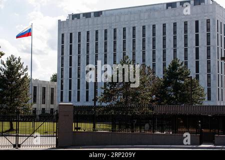 (180809) -- WASHINGTON, 9. August 2018 -- Foto aufgenommen am 8. August 2018 zeigt die Botschaft Russlands in Washington D.C., USA. Da die diplomatische Schlägerei über Russlands angeblichen Giftangriff auf einen Ex-Spion und seine Tochter ungelöst bleibt, sagte das US-Außenministerium am Mittwoch, dass das Land in diesem Fall neue Sanktionen gegen Russland verhängen werde. ) (yy) USA-WASHINGTON-RUSSLAND-ANGEBLICHE GIFTANGRIFF-SANKTION TingxShen PUBLICATIONxNOTxINxCHN Stockfoto