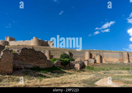Blick auf das wunderschöne Schloss von Berlanga de Duero in der Provinz Soria, Spanien. Stockfoto