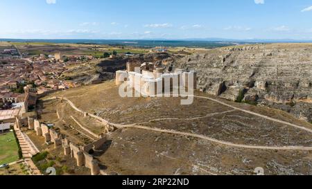 Blick auf das wunderschöne Schloss von Berlanga de Duero in der Provinz Soria, Spanien. Stockfoto