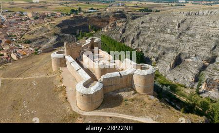 Blick auf das wunderschöne Schloss von Berlanga de Duero in der Provinz Soria, Spanien. Stockfoto