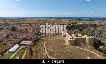 Blick auf das wunderschöne Schloss von Berlanga de Duero in der Provinz Soria, Spanien Stockfoto