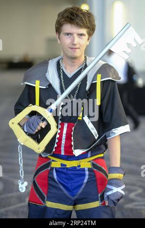 (180818) -- LOS ANGELES, 18. August 2018 -- Ein Cosplayer posiert für Fotos auf der Anime California 2018 in Los Angeles, USA, am 17. August 2018. ) U.S.-LOS ANGELES-ANIME CALIFORNIA ZhaoxHanrong PUBLICATIONxNOTxINxCHN Stockfoto