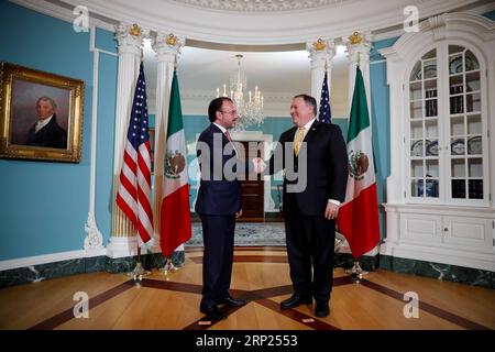 (180818) -- WASHINGTON, 18. August 2018 -- US-Außenminister Mike Pompeo (R) und der mexikanische Außenminister Luis Videgaray Caso besuchen eine Fotogelegenheit, bevor sie sich am 17. August 2018 im US-Außenministerium in Washington D.C., den Vereinigten Staaten, treffen. ) (Qxy) US-WASHINGTON-MEXIKO-DIPLOMATIE ShenxTing PUBLICATIONxNOTxINxCHN Stockfoto