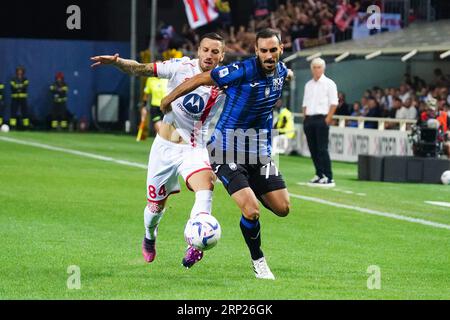 Bergamo, Italie. September 2023. Davide Zappacosta (Atalanta BC) und Patrick Ciurria (AC Monza) während des italienischen Meisterschafts-A-Fußballspiels zwischen Atalanta BC und AC Monza am 2. September 2023 im Gewiss-Stadion in Bergamo, Italien - Foto Morgese-Rossini/DPPI Credit: DPPI Media/Alamy Live News Stockfoto