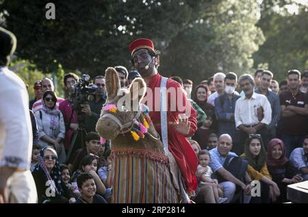 (180823) -- TEHERAN, 23. August 2018 -- ein Schauspieler tritt während des 17. Teheraner Internationalen Puppentheater-Festivals in der Innenstadt von Teheran, der Hauptstadt des Iran, am 23. August 2018 auf. Das sechstägige Festival wurde hier am Mittwoch eröffnet. IRAN-TEHERAN-PUPPENTHEATER-FESTIVAL AhmadxHalabisaz PUBLICATIONxNOTxINxCHN Stockfoto