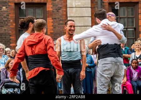 Joan Català spielt Pelat als Teil der City of London Bartholomew Fair. Stockfoto