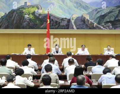 (180827) -- PEKING, 27. August 2018 -- der chinesische Vize-Premier Sun Chunlan nimmt am 27. August 2018 an einer nationalen Telekonferenz über medizinische Reformen in Peking, der Hauptstadt Chinas, Teil. )(mcg) CHINA-BEIJING-SUN CHUNLAN-TELEKONFERENZ (CN) PangxXinglei PUBLICATIONxNOTxINxCHN Stockfoto