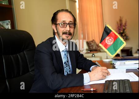 (180828) -- KABUL, 28. August 2018 -- Mohammad Afsar Rahbin, Direktor des Afghanistan National Archives, posiert für ein Foto im Afghanistan National Archives in Kabul, Afghanistan, 18. August 2018. ZU DIESEM Thema: Afghanistan's National Archives fördern kulturelle, historische Beziehungen zu China ) (gj) AFGHANISTAN-KABUL-NATIONAL ARCHIVES DaixHe PUBLICATIONxNOTxINxCHN Stockfoto