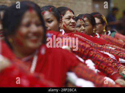 (180828) -- LALITPUR, 28. August 2018 -- NEPALESISCHE Devotees nehmen am Mataya-Festival im Dorf Thecho in Lalitpur, Nepal, am 28. August 2018 Teil. Mataya ist ein einzigartiges buddhistisches Festival in Lalitpur, wo Gläubige für die Seelen verstorbener Familienmitglieder beten und Paraden in der ganzen Stadt veranstalten. ) (lrz) NEPAL-LALITPUR-FESTIVAL-MATAYA SulavxShrestha PUBLICATIONxNOTxINxCHN Stockfoto