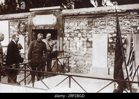 Besuch von General Pershing im Lafayette-Grab, Juni 1917, Paris, Frankreich Stockfoto