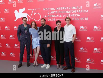 (180830) -- VENEDIG, 30. August 2018 -- Schauspieler Nicolas Hoult, Schauspielerin Emma Stone, Regisseur Yorgos Lanthimos, Schauspielerin Olivia Colman und Schauspieler Joe Alwyn (L-R) besuchen den Lieblingsfotoruf während des 75. Filmfestivals in Venedig im Sala Casino, Venedig, Italien, 30. August 2018. ) (yg) ITALY-CINEMA-VENICE-FILM-FESTIVAL ChengxTingting PUBLICATIONxNOTxINxCHN Stockfoto