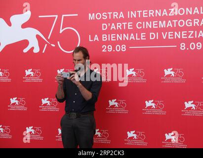 (180830) -- VENEDIG, 30. August 2018 -- Regisseur Rick Alverson besucht den Mountain Fotocall während des 75. Filmfestivals von Venedig im Sala Casino, Venedig, Italien, 30. August 2018. ) (yg) ITALY-CINEMA-VENICE-FILM-FESTIVAL ChengxTingting PUBLICATIONxNOTxINxCHN Stockfoto