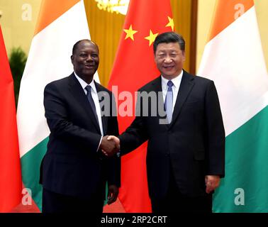 News Bilder des Tages (180830) -- PEKING, 30. August 2018 -- der chinesische Präsident Xi Jinping (R) hält Gespräche mit dem Präsidenten von Cote d Ivoire, Alassane Ouattara, in der Großen Halle des Volkes in Peking, 30. August 2018. )(MP) JuxPeng PUBLICATIONxNOTxINxCHN Stockfoto