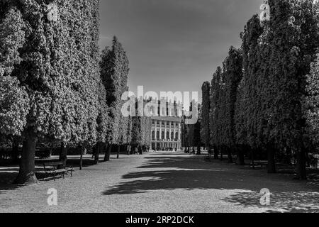 Schlosspark Schönbrunn und Schloss, Schwarzweißfoto, Wien, Österreich Stockfoto