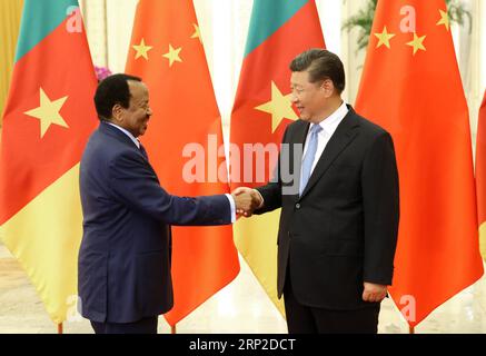 (180831) -- PEKING, 31. August 2018 -- der chinesische Präsident Xi Jinping (R) trifft sich mit dem kamerunischen Präsidenten Paul Biya in Peking, der Hauptstadt Chinas, am 31. August 2018. ) (wyl) CHINA-PEKING-XI JINPING-KAMERUN-PRÄSIDENT-SITZUNG (CN) YaoxDawei PUBLICATIONxNOTxINxCHN Stockfoto