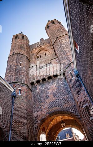 Historisches Tor Amsterdamse Poort, Haarlem, Niederlande Stockfoto