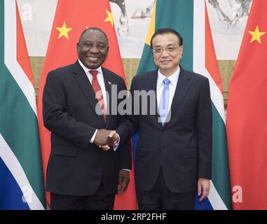 (180902) -- PEKING, 2. September 2018 -- der chinesische Ministerpräsident Li Keqiang (R) trifft sich mit dem südafrikanischen Präsidenten Cyril Ramaphosa in Peking, der Hauptstadt Chinas, am 2. September 2018. )(MP) CHINA-BEIJING-LI KEQIANG-SOUTH AFRICAN PRESIDENT-MEETING (CN) LIXTAO PUBLICATIONXNOTXINXCHN Stockfoto